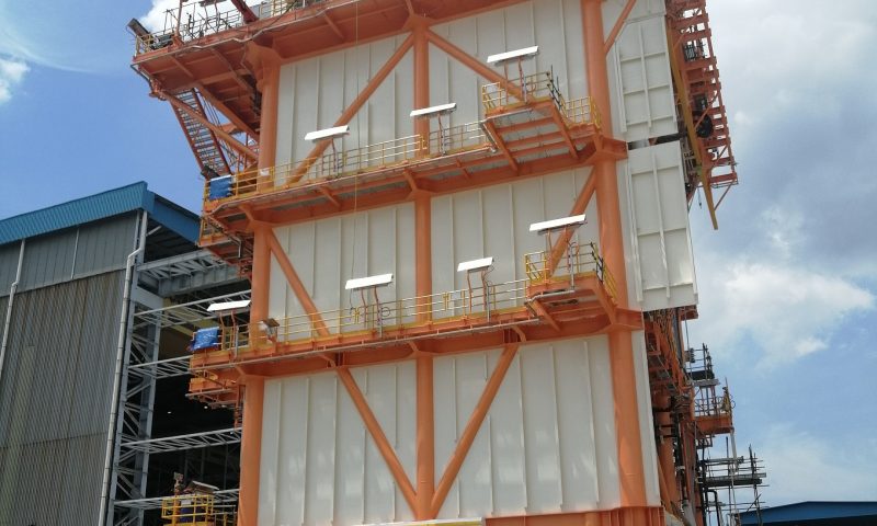 Sarens Weighs and Moves Complex Modules in Malaysia