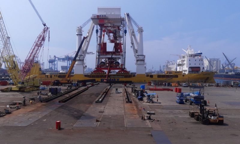 Heavy transport and installation of Grab Ship Unloaders