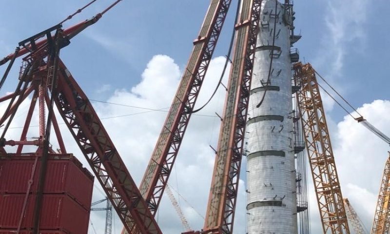 Mammoet Successfully Lifts Columns for Expansion Project